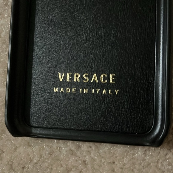 Versace phone case - Picture 3 of 8